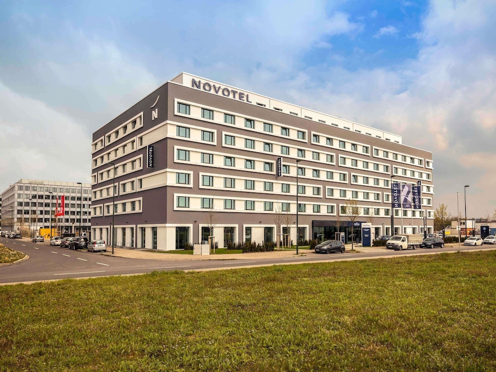 Novotel Duesseldorf Airport — 4-Star Luxury Hotel in Duesseldorf, Germany