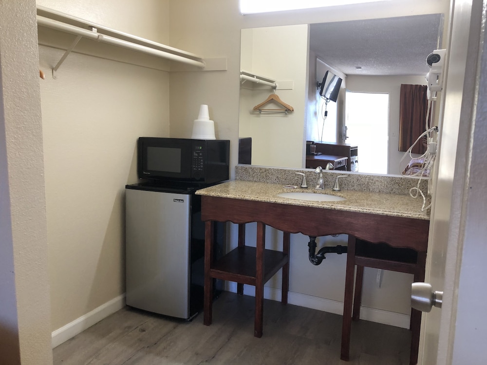 Anaheim National Inn - photo 85