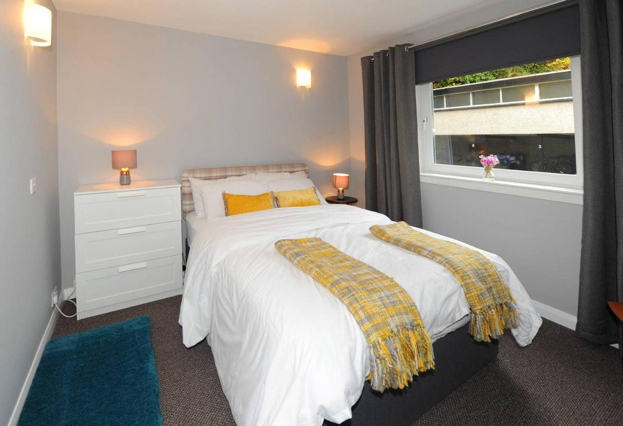 Ground Fl Two Bedroom Apartment in Bridge of Allan — 4-Star Luxury Hotel in Stirling, United Kingdom