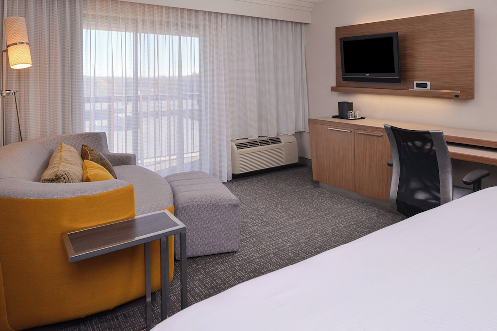 Country Inn & Suites by Radisson Brown Deer Milwaukee North - photo 9