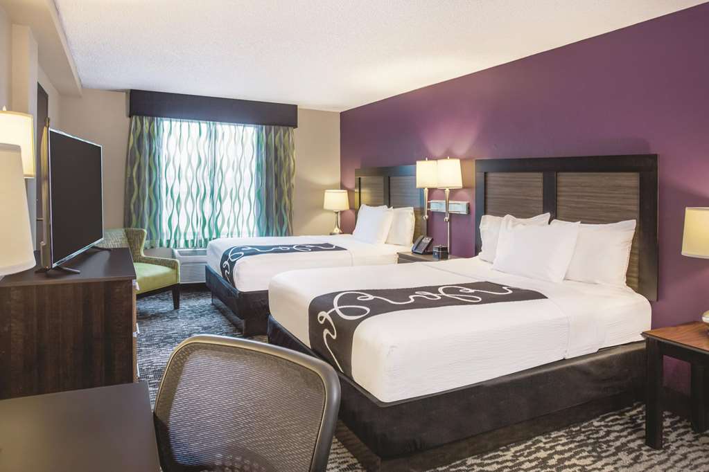 La Quinta Inn & Suites by Wyndham Clearwater South - photo 18