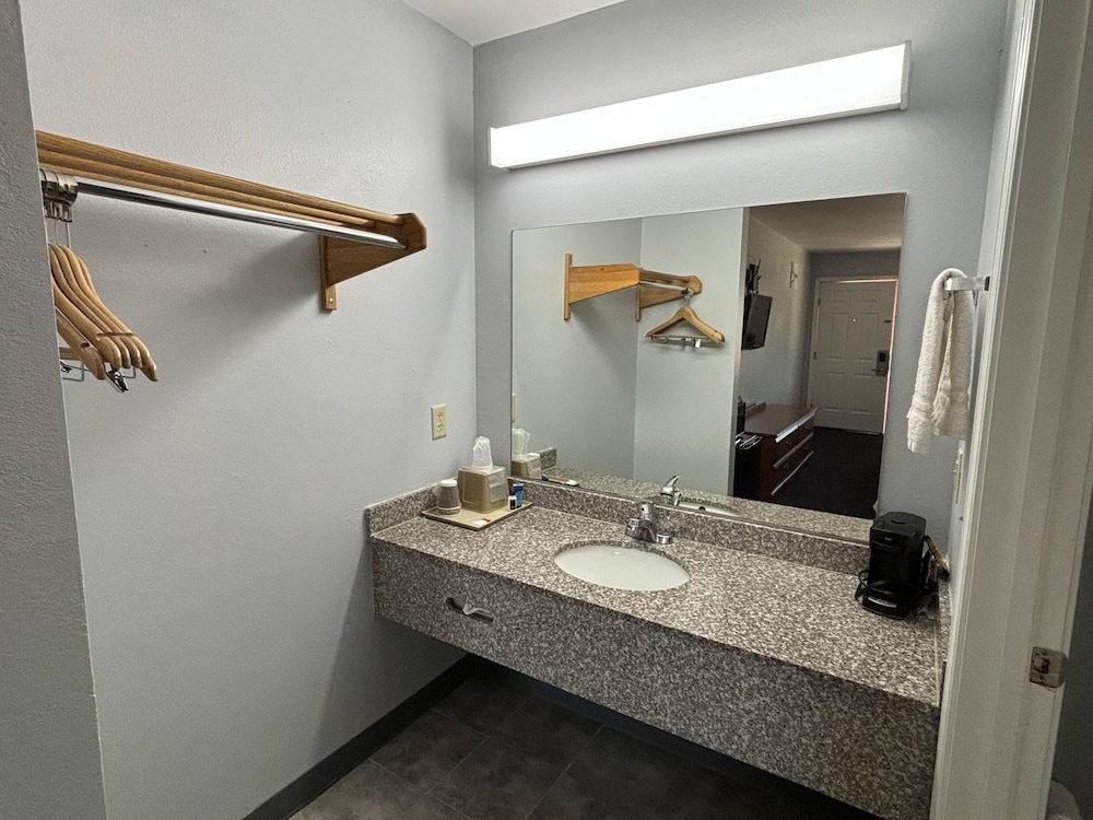 Clairmont Inn - photo 10