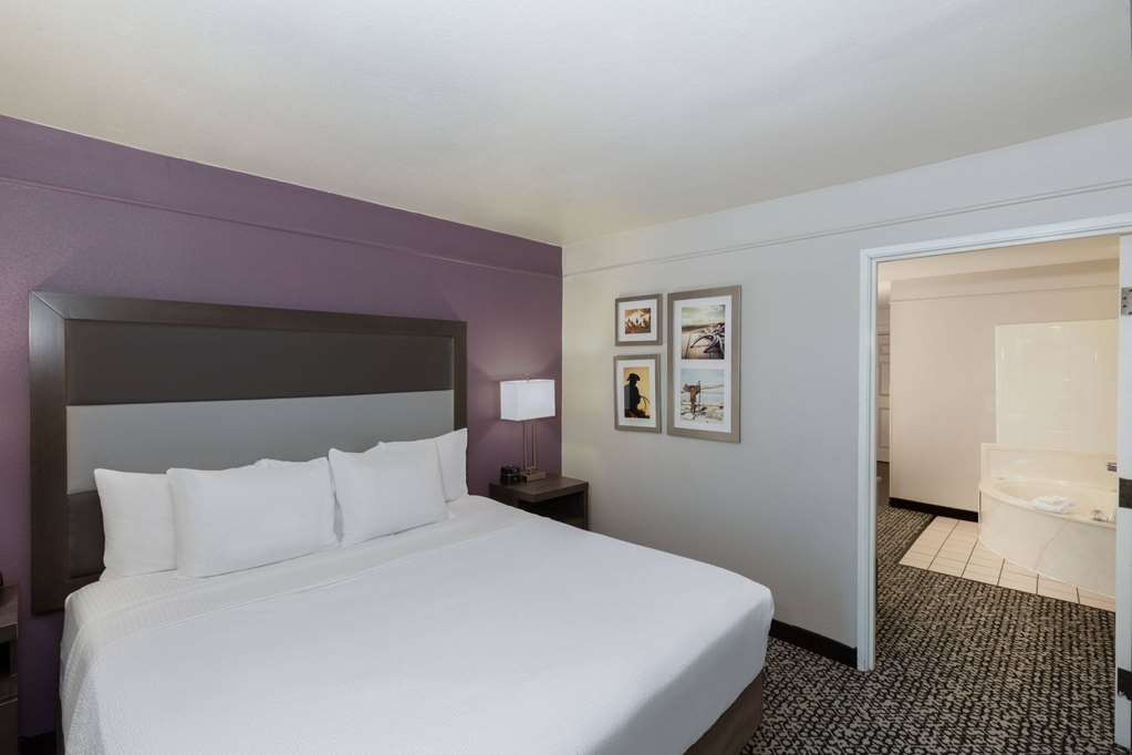 La Quinta Inn & Suites by Wyndham Rockwall - photo 26