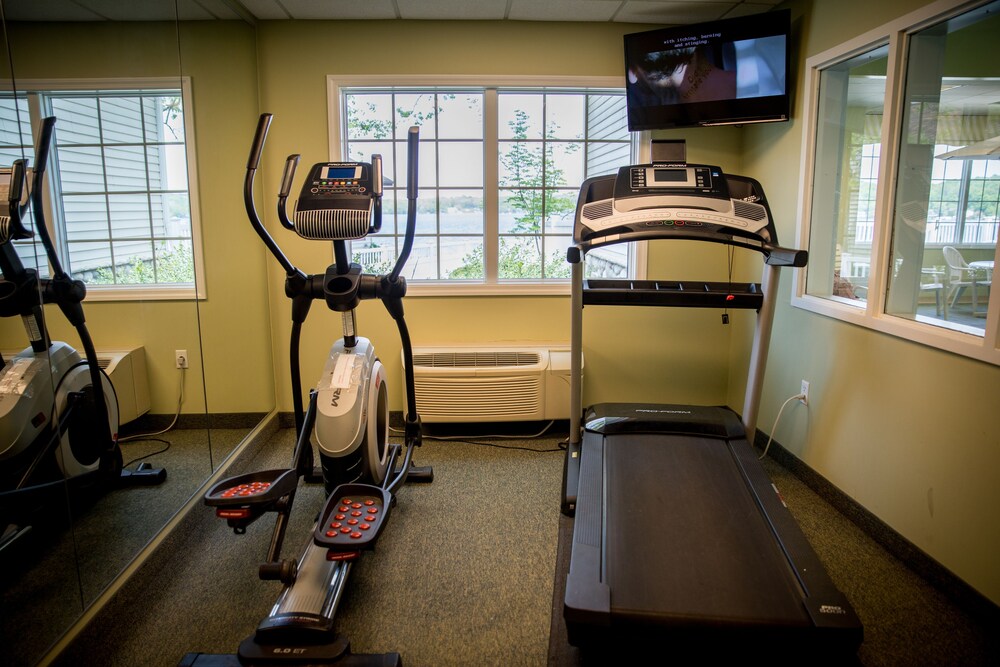 Bay Pointe Inn - photo 34
