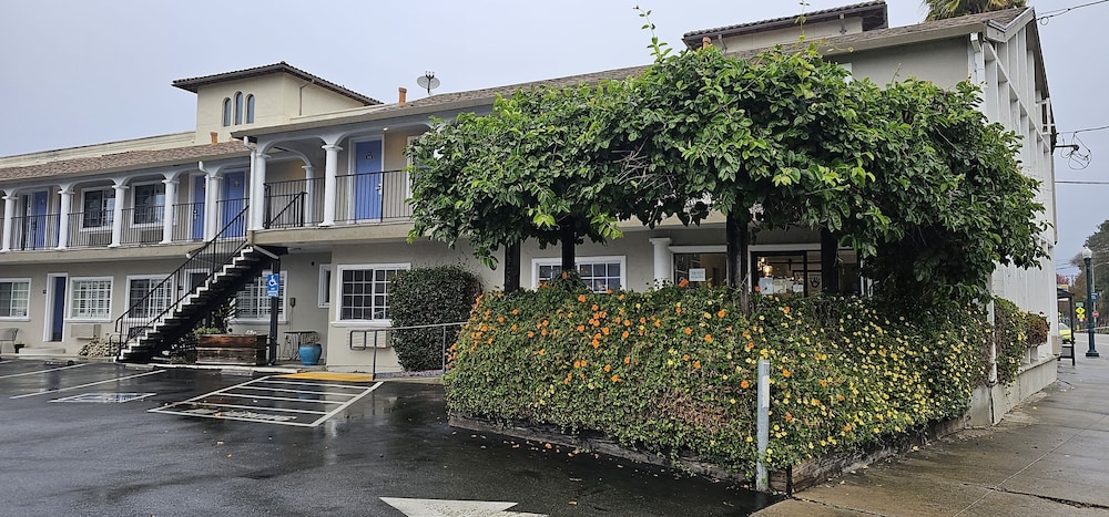 Bay Front Inn Santa Cruz - photo 32