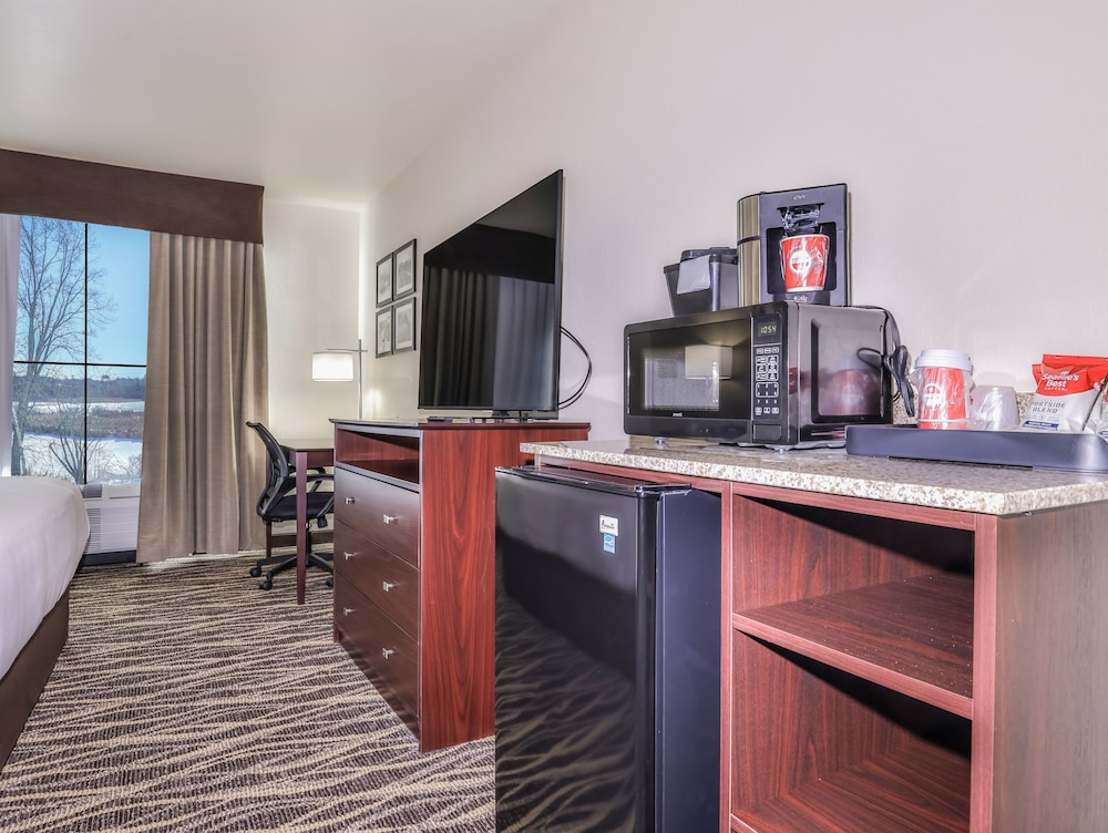 Cobblestone Hotel & Suites Rhinelander - photo 34