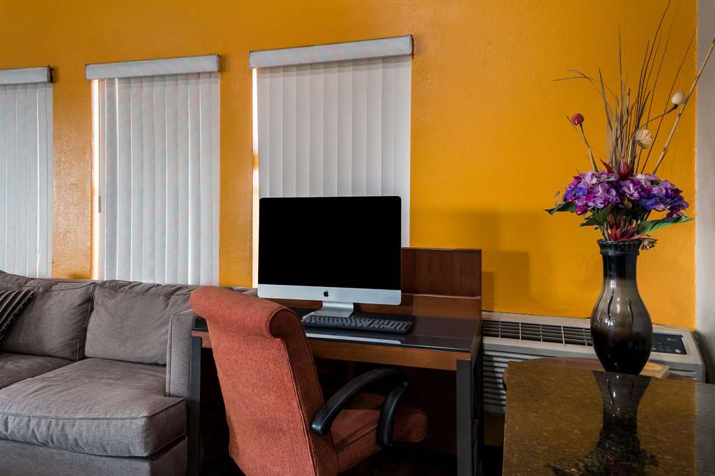 EconoLodge San Antonio Seaworld Medical Center - photo 27
