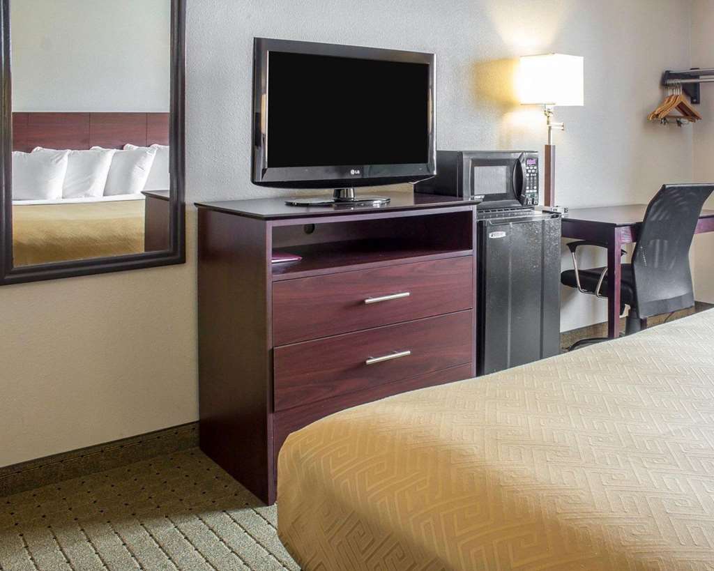 Econo Lodge Ames Area - photo 14