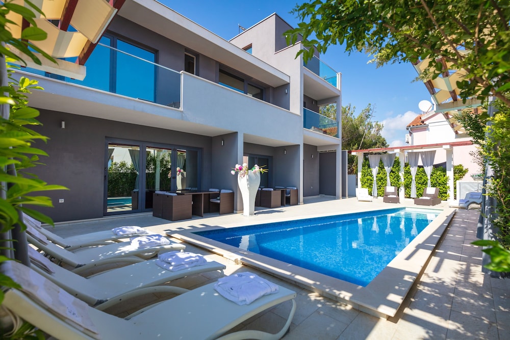 Villa Martinis — 4-Star Luxury Hotel in Rogoznica, Croatia