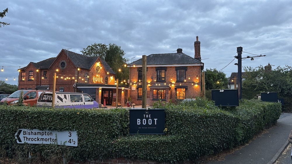 The Boot Inn — 4-Star Luxury Hotel in Worcester, United Kingdom