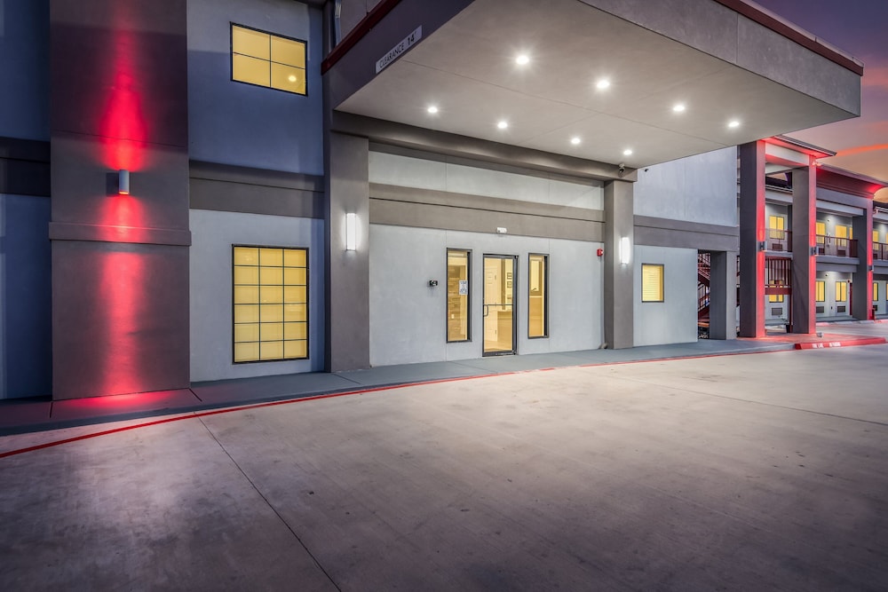 Red Roof Inn Baytown - photo 28