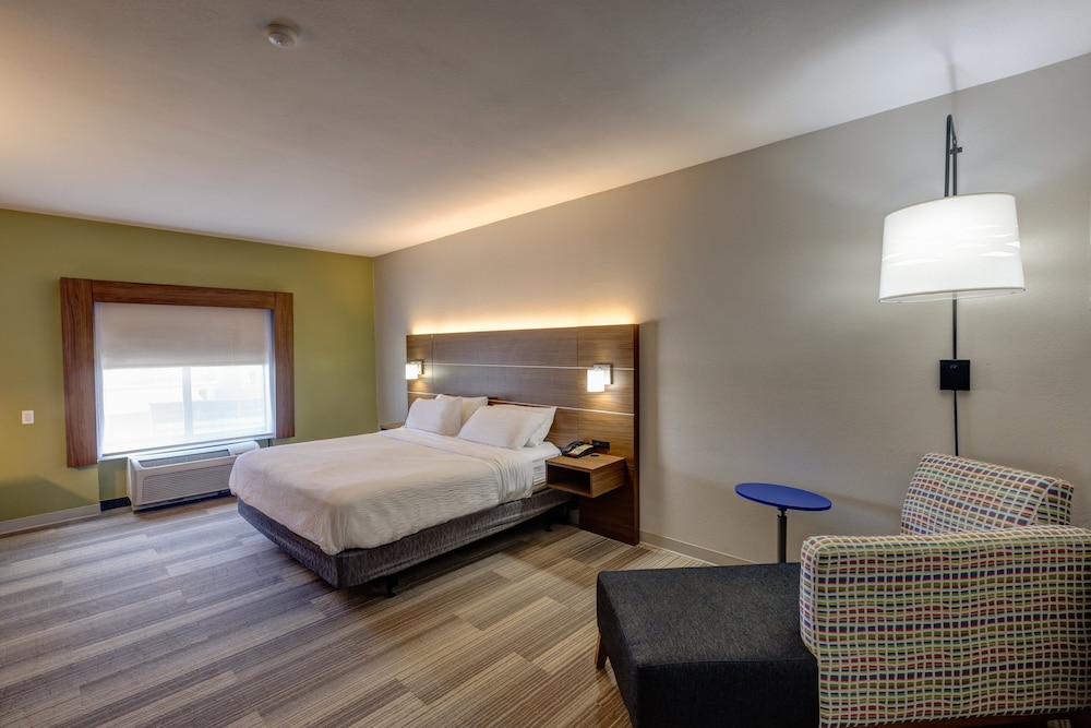 Holiday Inn Express & Suites Shelbyville Indianapolis by IHG - photo 5