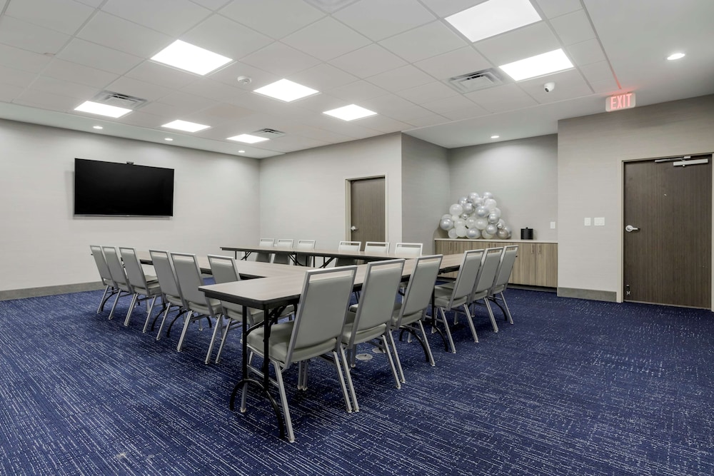 Holiday Inn Express And Suites Choctaw Oklahoma City East by IHG - photo 31