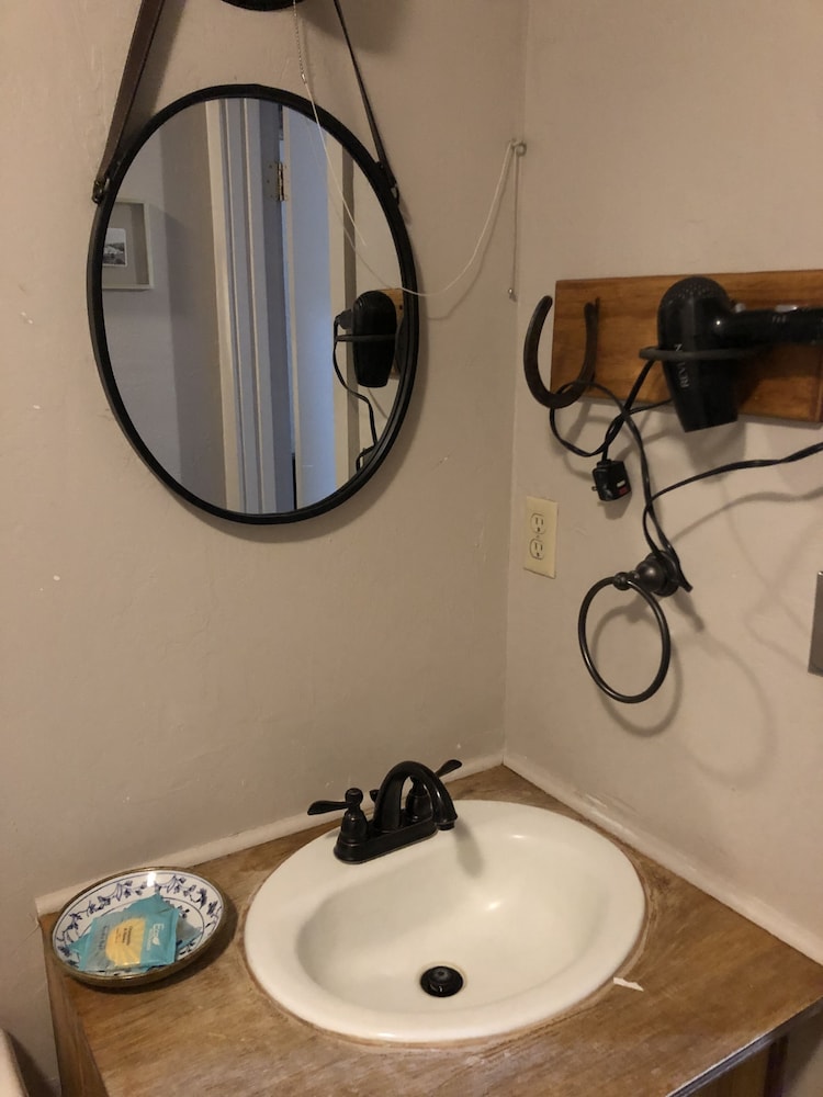 Fort Davis Drug Store Hotel - photo 21