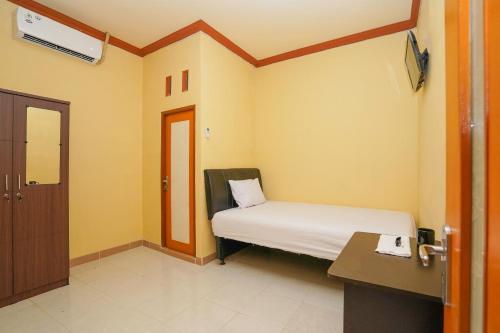 OYO Life 2619 Kost Keluarga Cemara — hotel in Gresik