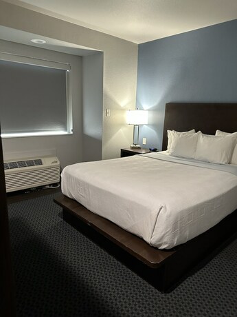 Sugar Creek Inn & Suites — hotel in Hinton