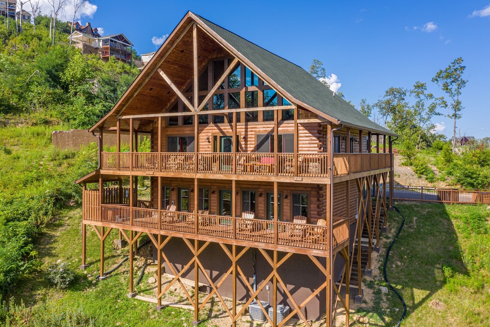 A Amazing Views — 5-Star Luxury Hotel in Gatlinburg, United States