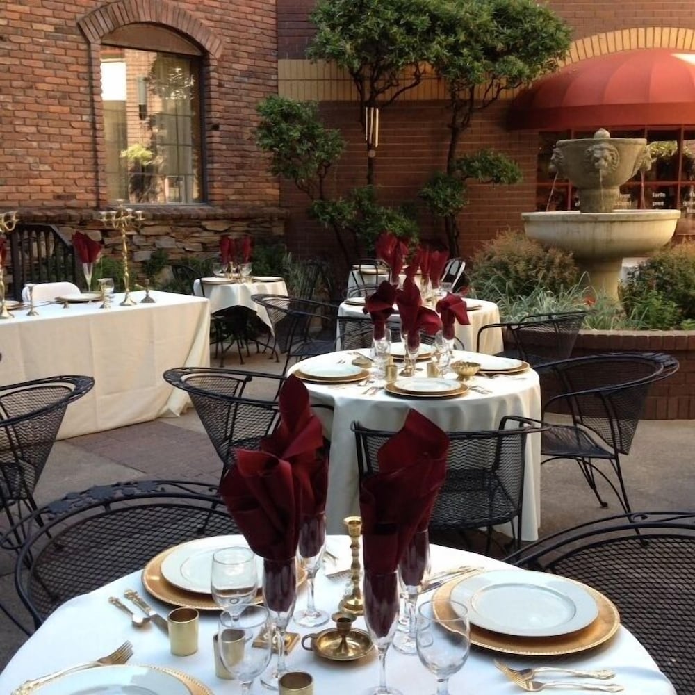 Historic Cary House Hotel - photo 34