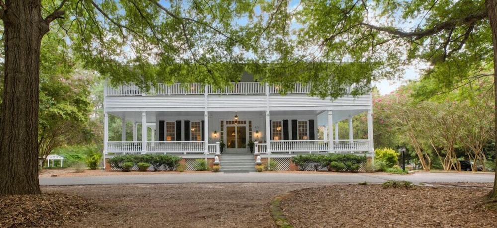 Liberty Hall Bed and Breakfast — 4-Star Luxury Hotel in Pendleton, United States