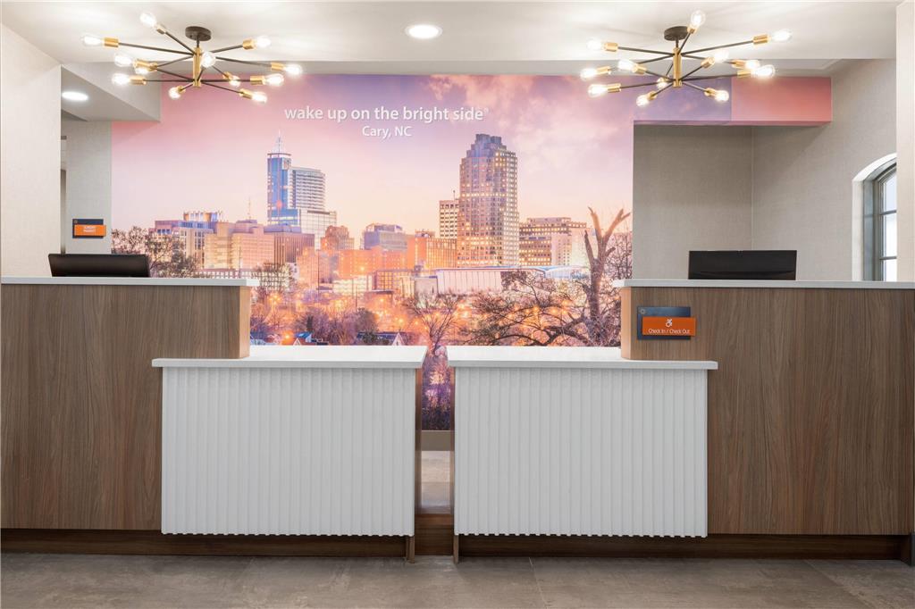 La Quinta Inn & Suites by Wyndham Raleigh Cary — hotel in Cary
