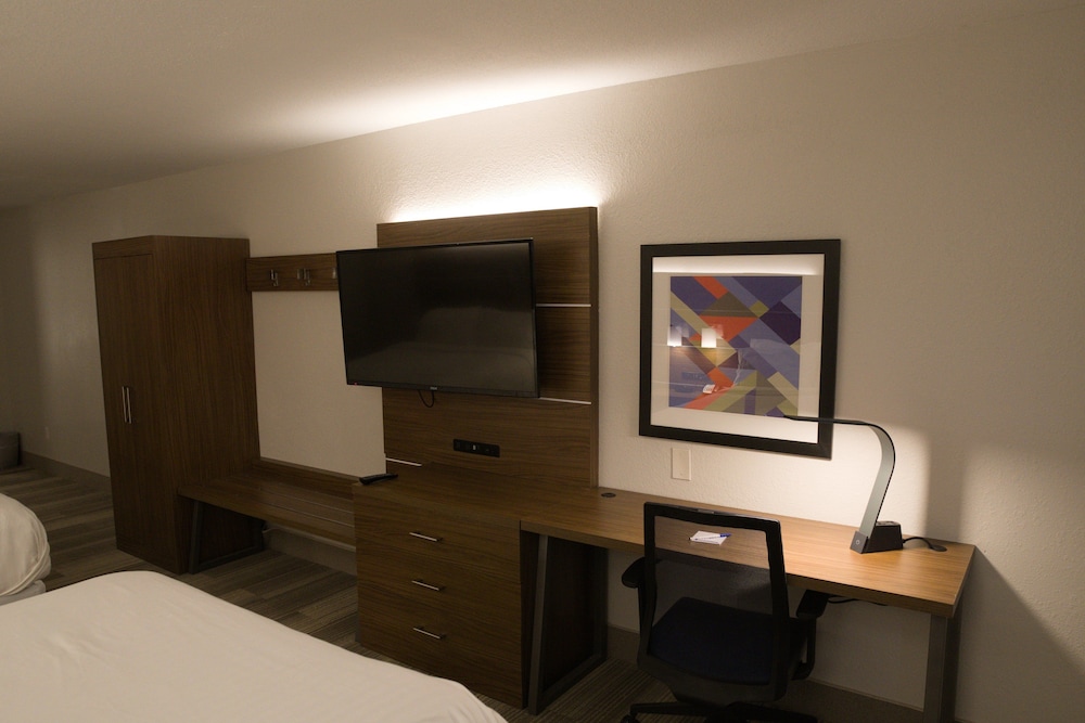 Holiday Inn Express & Suites Douglas by IHG - photo 9