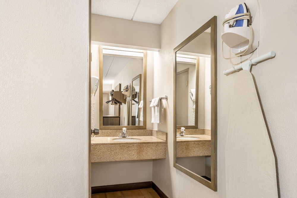 Red Roof Inn Tinton Falls Jersey Shore - photo 27