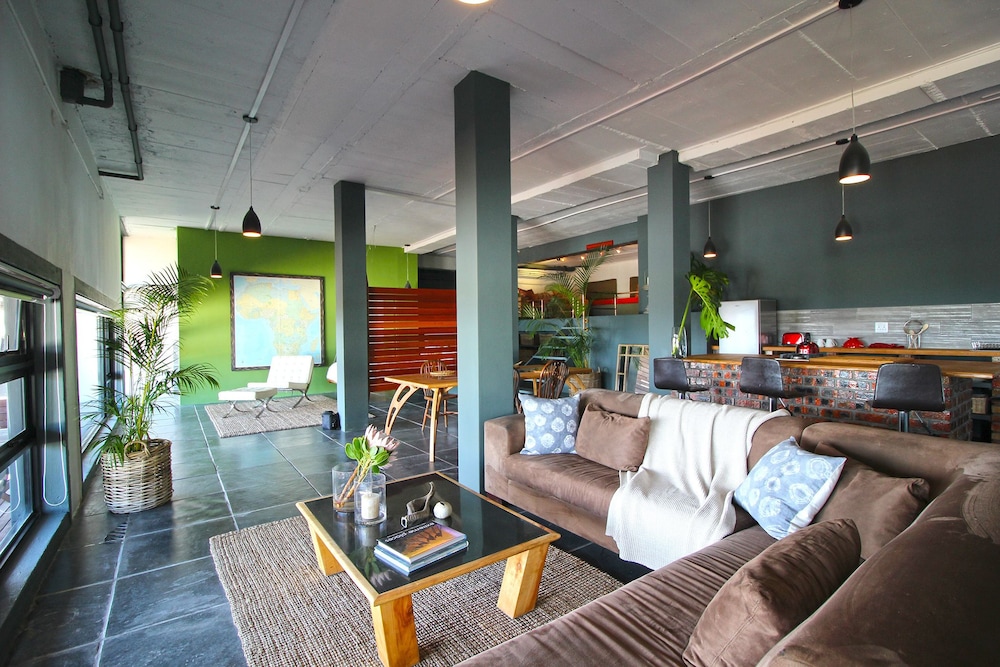Springbok Road 28 - carbon neutral hotel in Cape Town