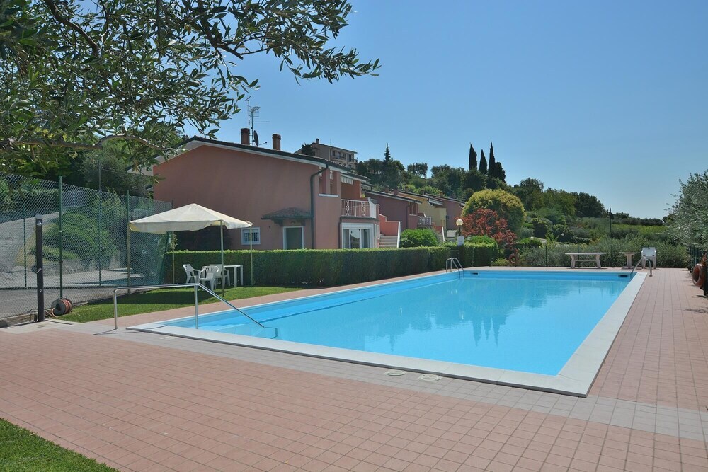 Apartment Joan Mirò With Pool — 4-Star Luxury Hotel in Bardolino, Italy