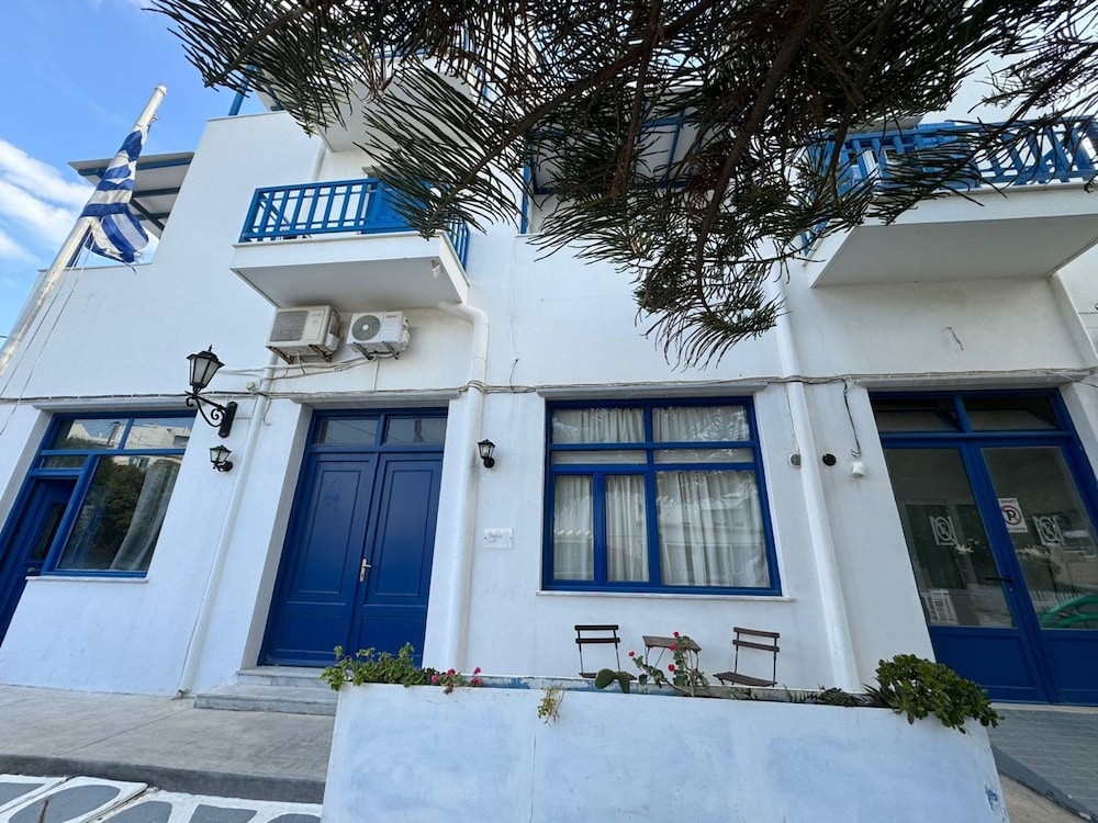 Stella's Loft In Center Of Tinos — 4-Star Luxury Hotel in Tinos, Greece