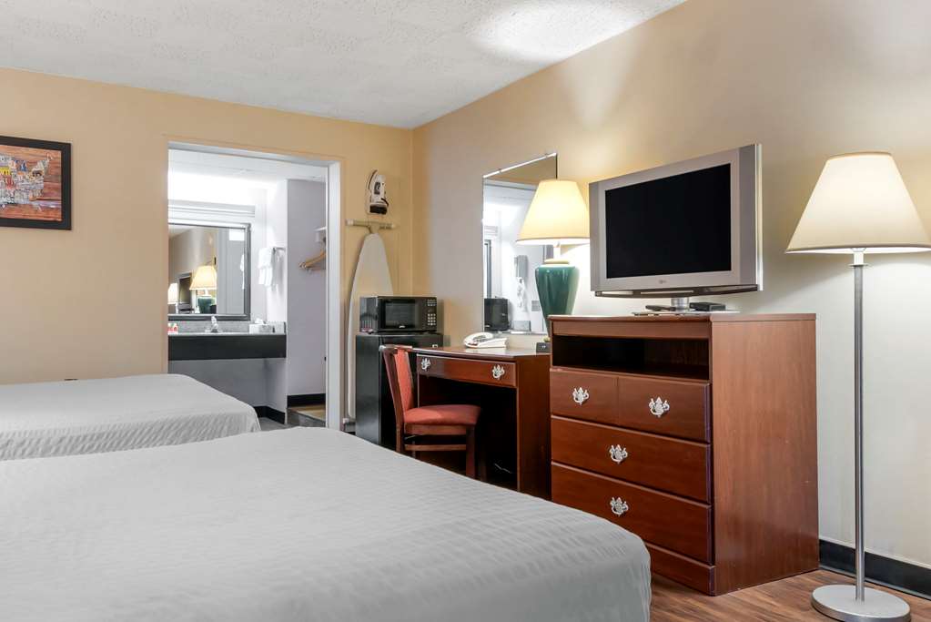 Econo Lodge Cortland Downtown - photo 21