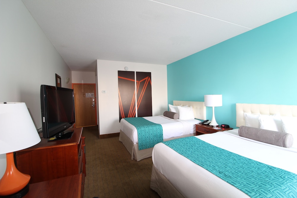 Howard Johnson by Wyndham Evansville East - photo 4