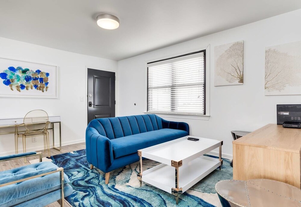 8 Bedrooms Comprised of 4 2BR Suites by Domio - photo 49