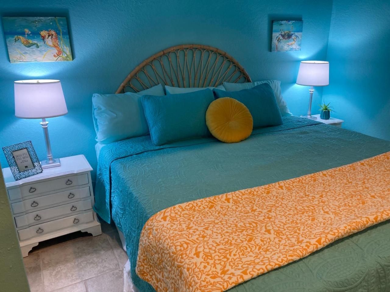 3gulls Inn Ozona Boutique Hotel Steps From Restaurants & Brewery Swimspa Pool Pet Friendly - photo 3