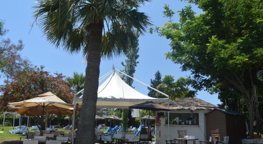 Andreas & Melani Beach