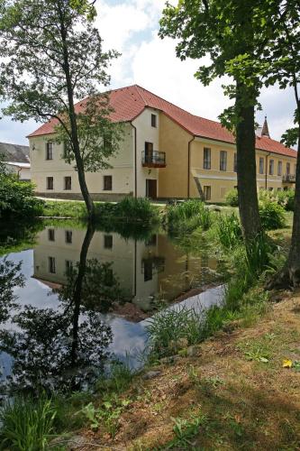 Zamek Jindrichovice pet-friendly hotel Kolinec
