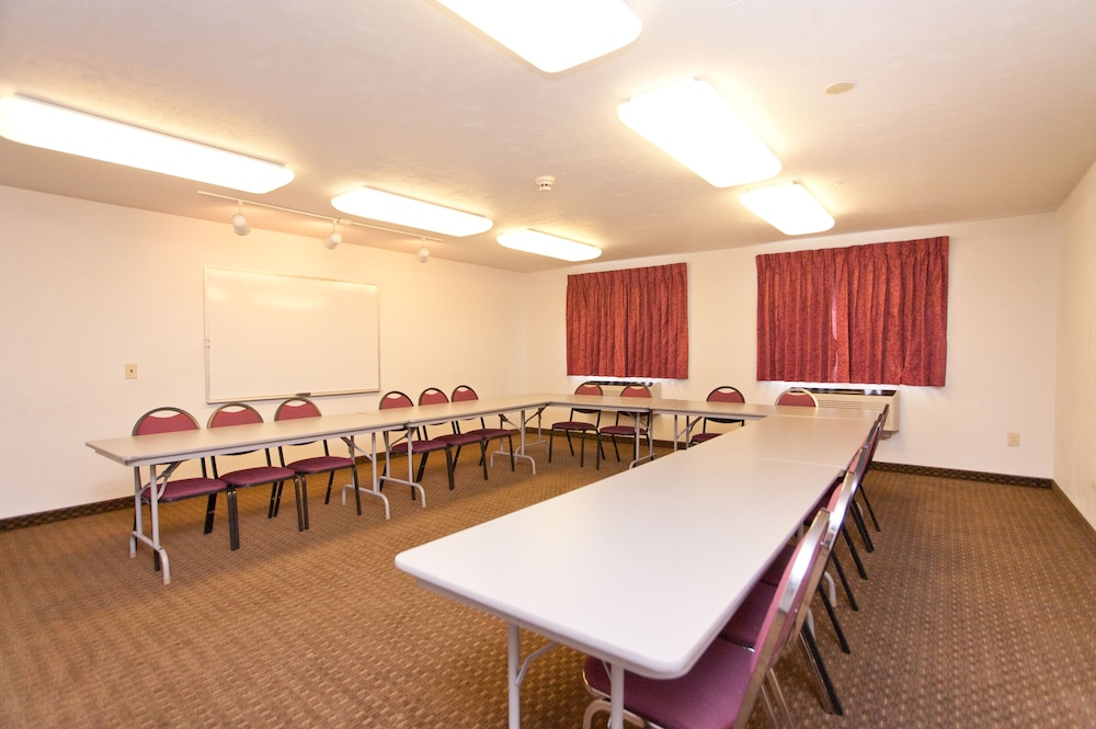 Super 8 by Wyndham Woodburn - photo 28