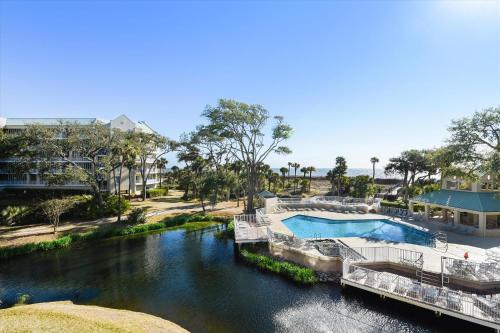205 Barrington Arms Oceanfront Pool Free Activities Included in Hilton Head Island, United States