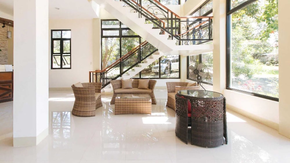 Oyo 1152 Hotel Precious Garden Place — Indang