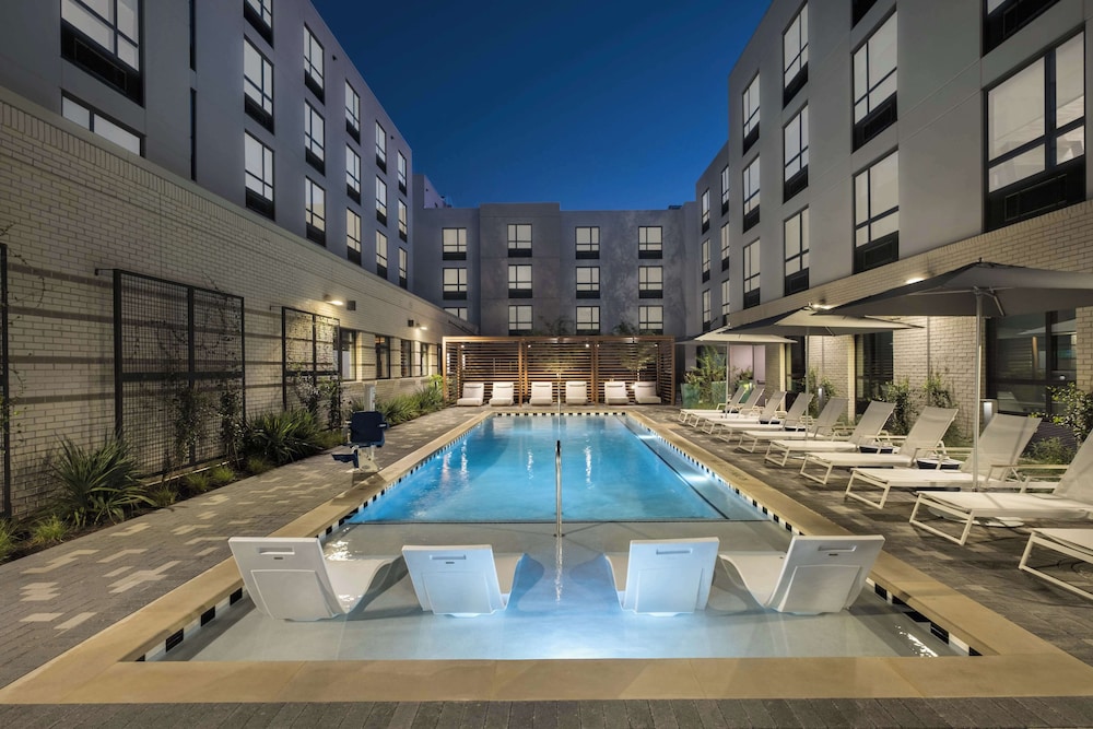 Hampton Inn by Hilton Austin East Side 5th Street - photo 25