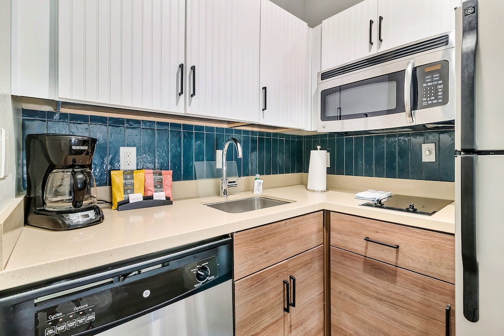 Staybridge Suites University Area by IHG - photo 35