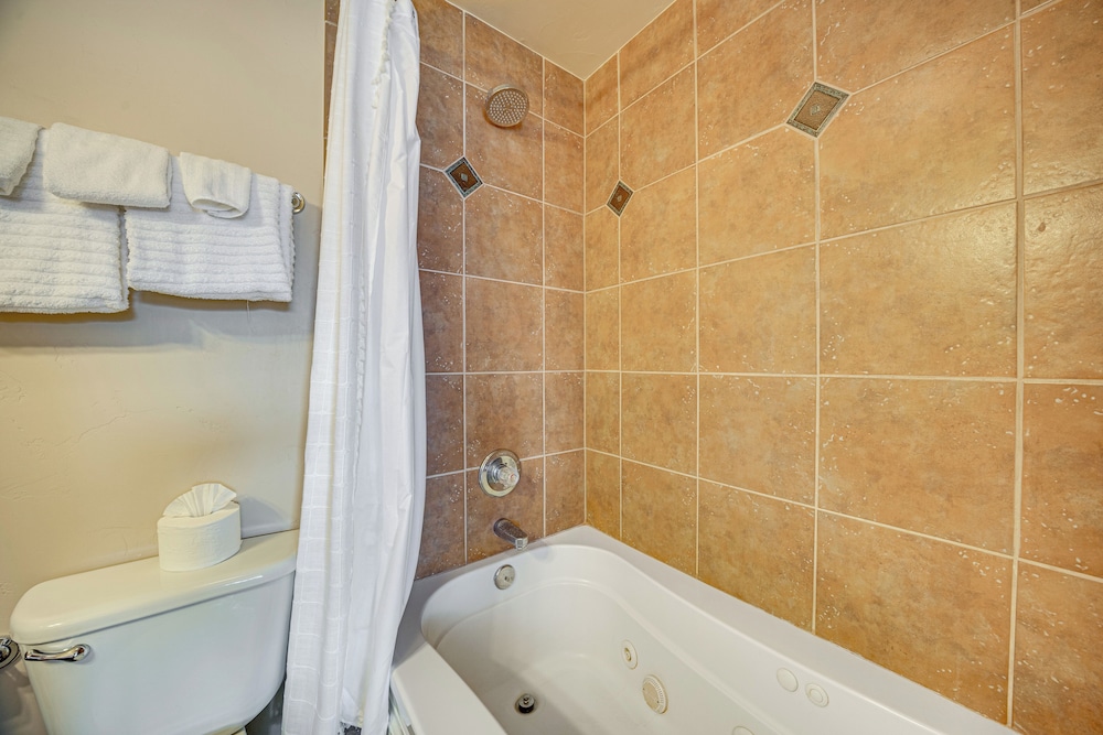 6 Mi to Winter Park Resort Townhome with Hot Tub - photo 15