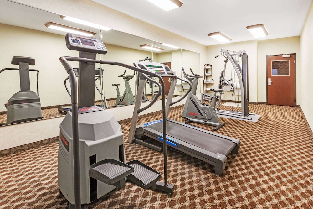 Grander Inn & Suites - photo 40