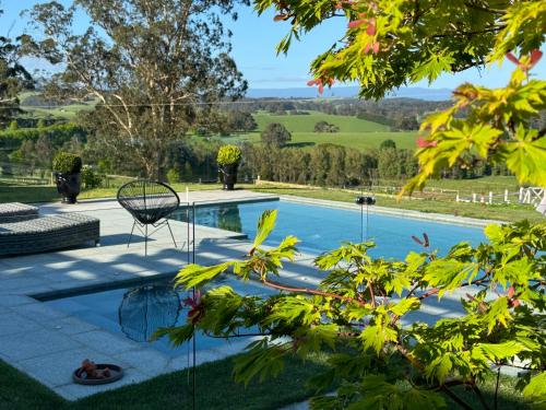 Wake Up to Stunning Views Luxury Country Escape by Scotch Hill Truffle Farm — hotel in Neerim South