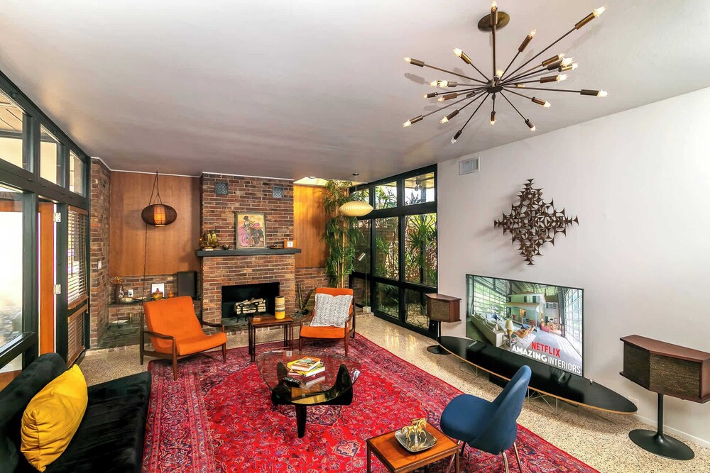 Mid Century Modern Weekly Winter Rates in Tampa, United States