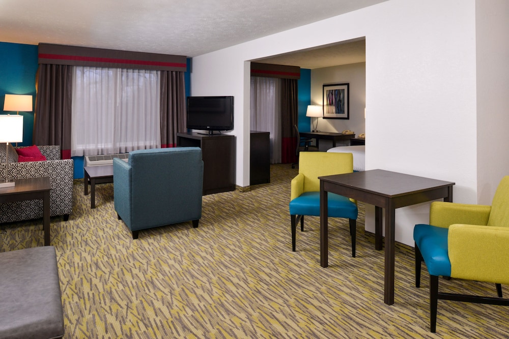 Holiday Inn Express & Suites Omaha West an IHG Hotel - photo 5