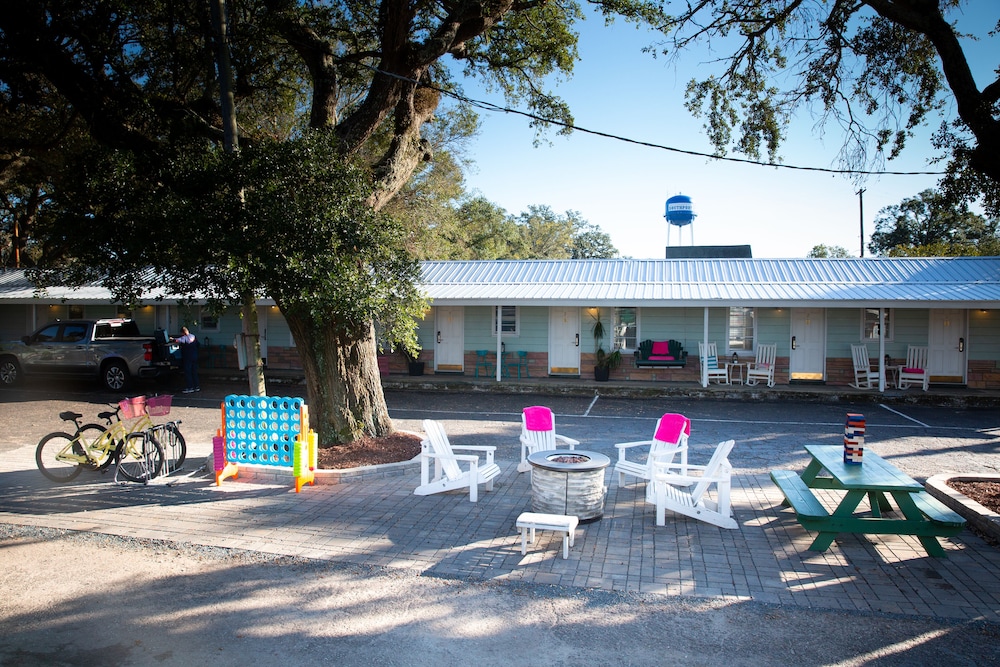 The Inn at River Oaks in Southport, United States