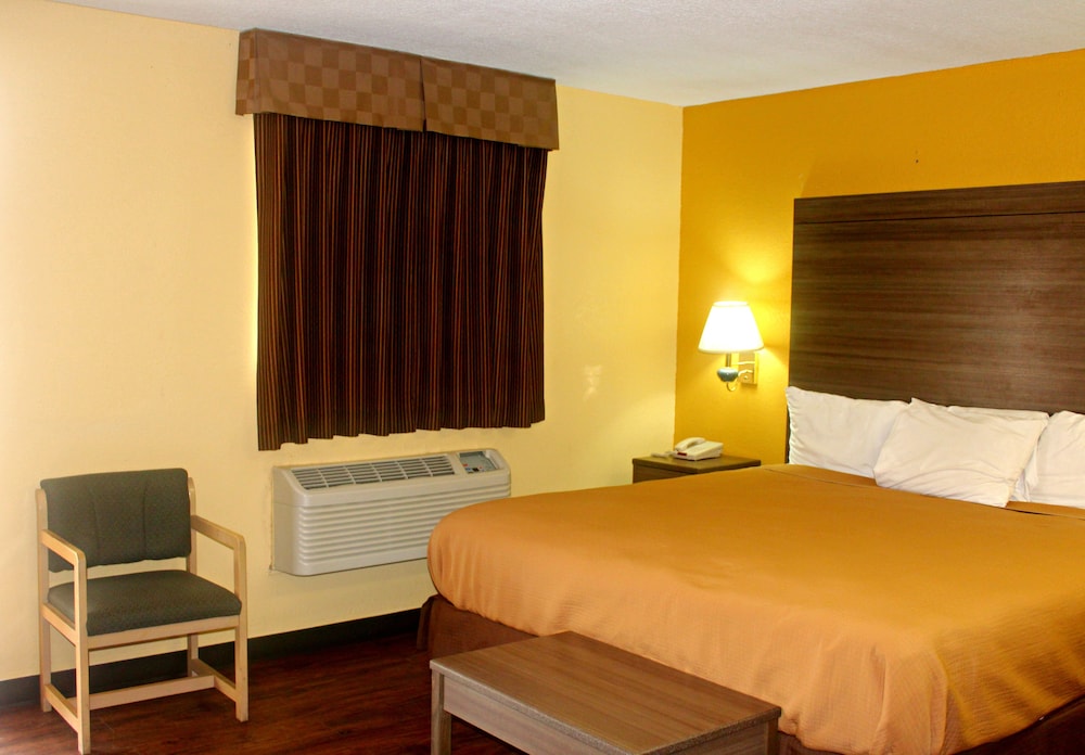 Village Inn Cotulla - photo 8