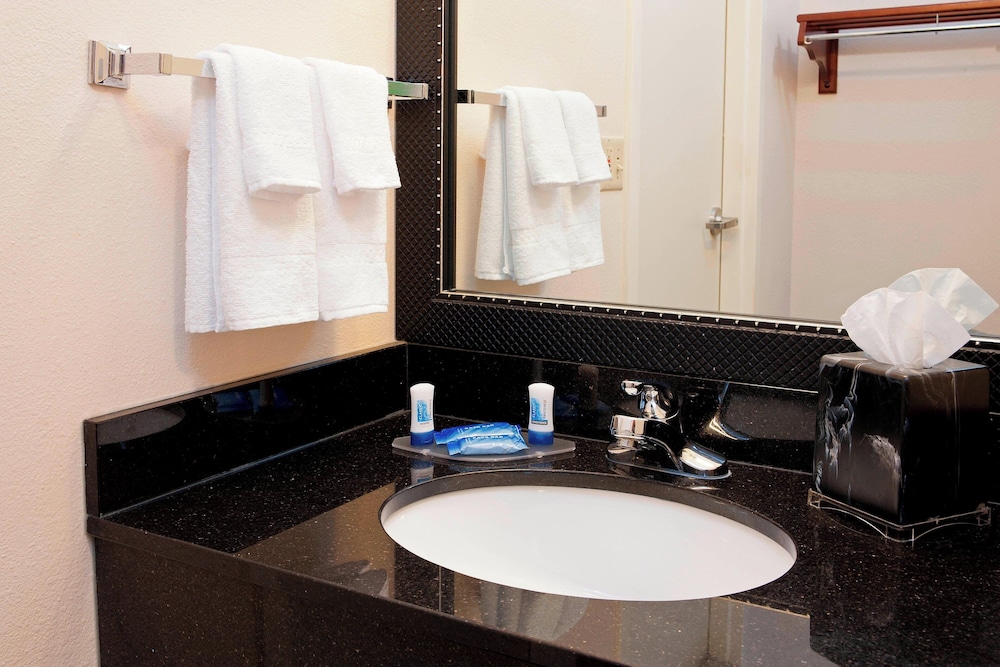 Fairfield by Marriott Inn & Suites Bloomington - photo 14