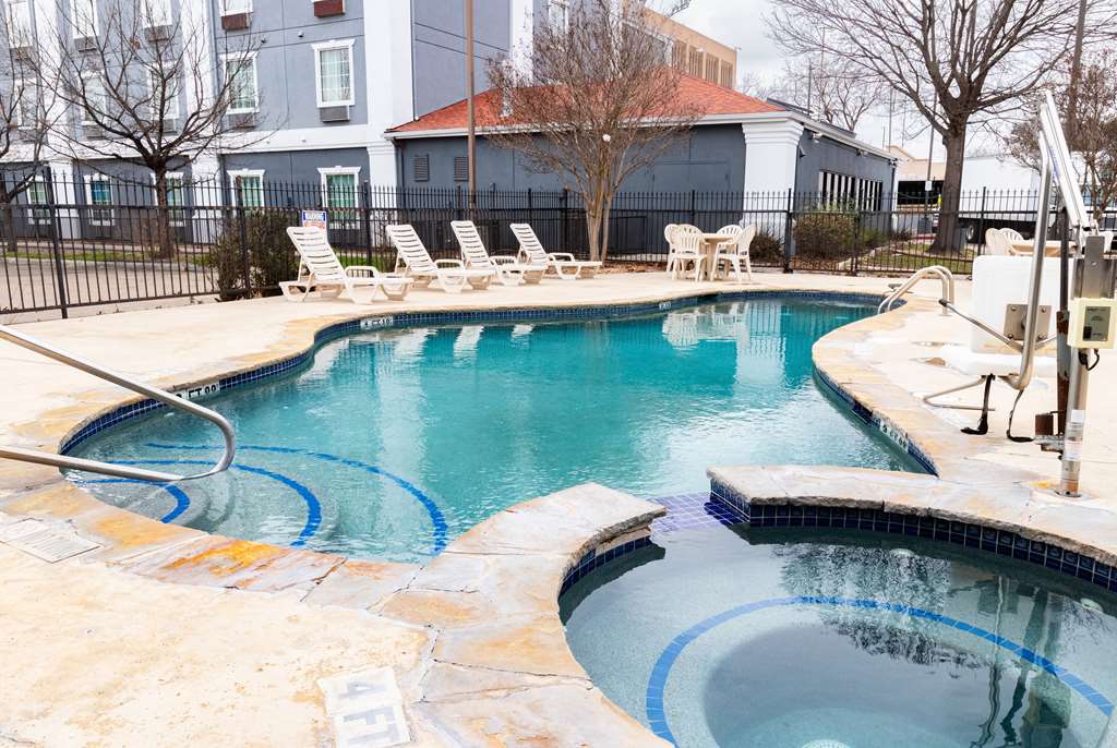 Days Inn by Wyndham Central San Antonio NW Medical Center - photo 8