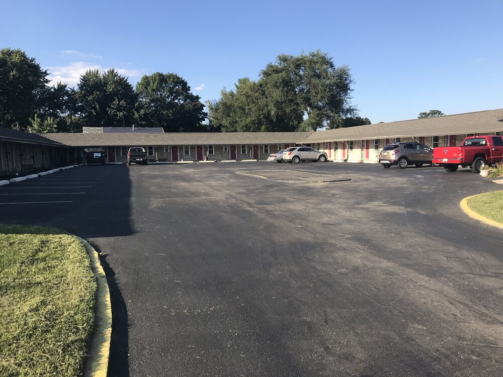 Cooper Motel Tuscola - photo 13